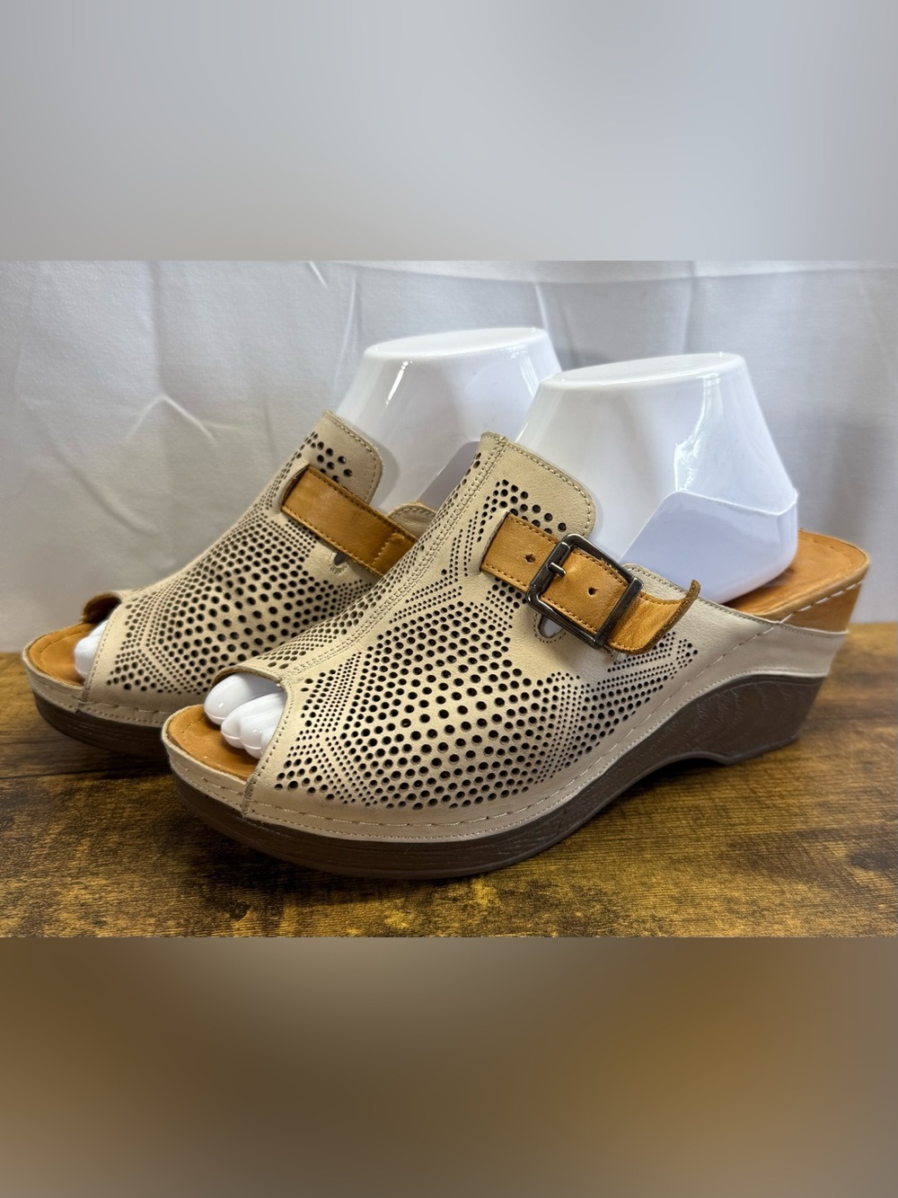 Inca Soft & Flex Perforated Leather Buckle Clog Size 41 (10.5)